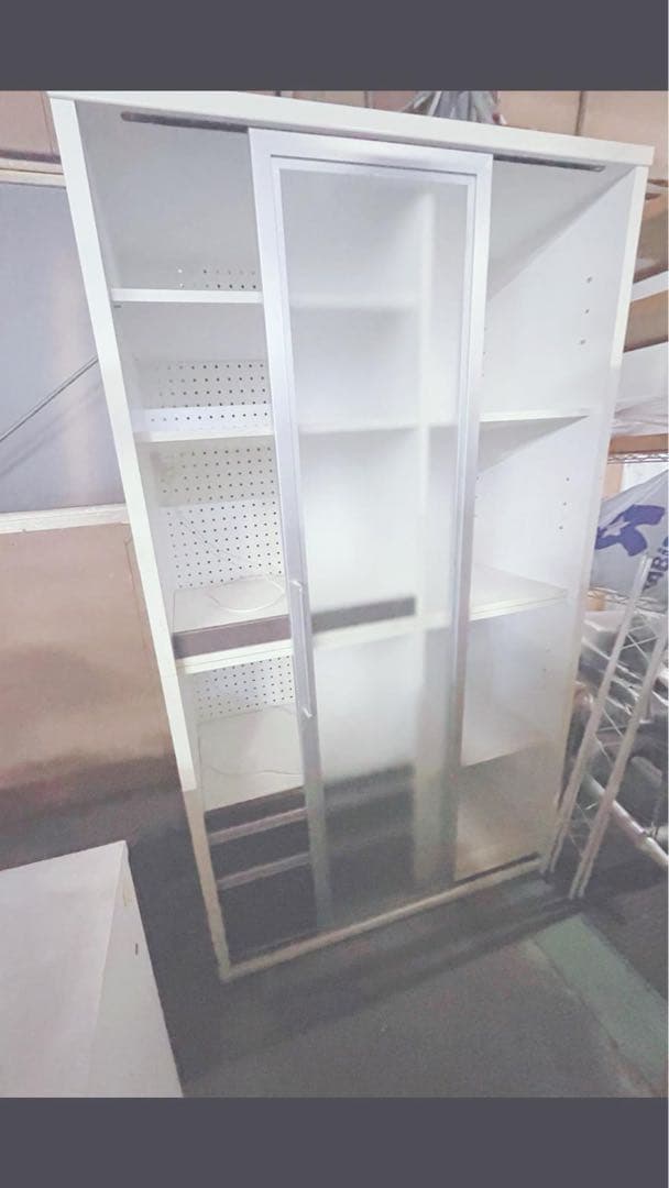 ホワイト木製食器棚 スライドドア付き