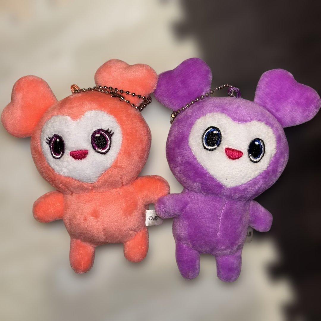 公式)TWICE LOVELYS ぬいぐるみバッグチャーム 2個セット - メルカリ