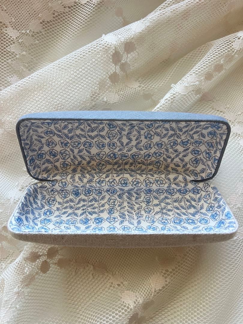 【 キャベツページ】ミナペルホネン　choucho メガネケース　リバティ