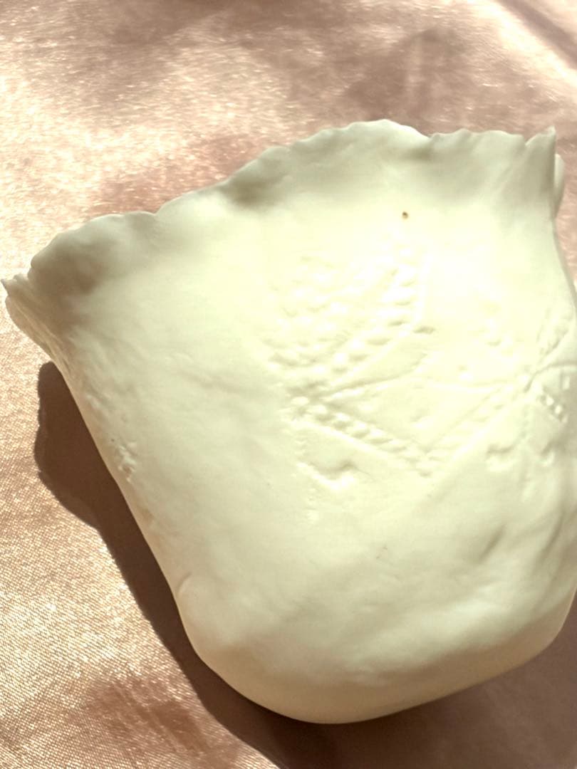 ヴァレリーカサド　繊細の極み　フレアとボタニカル意匠の美しい極薄器