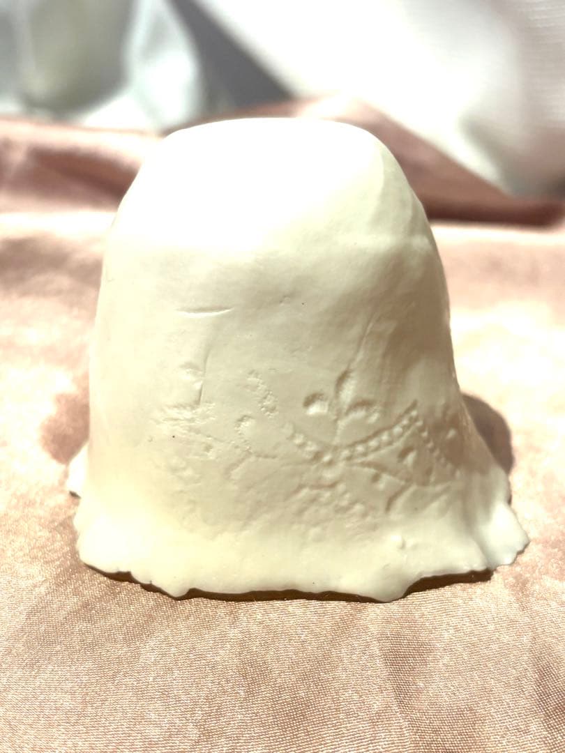 ヴァレリーカサド　繊細の極み　フレアとボタニカル意匠の美しい極薄器