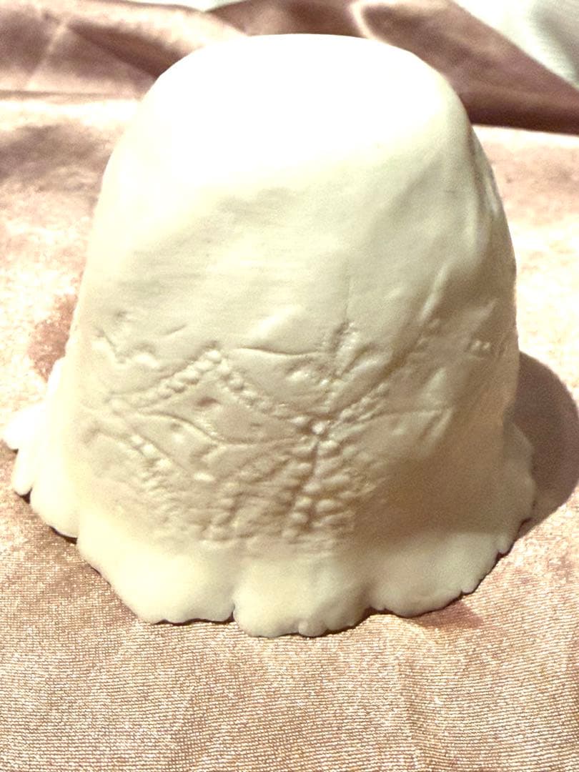 ヴァレリーカサド　繊細の極み　フレアとボタニカル意匠の美しい極薄器