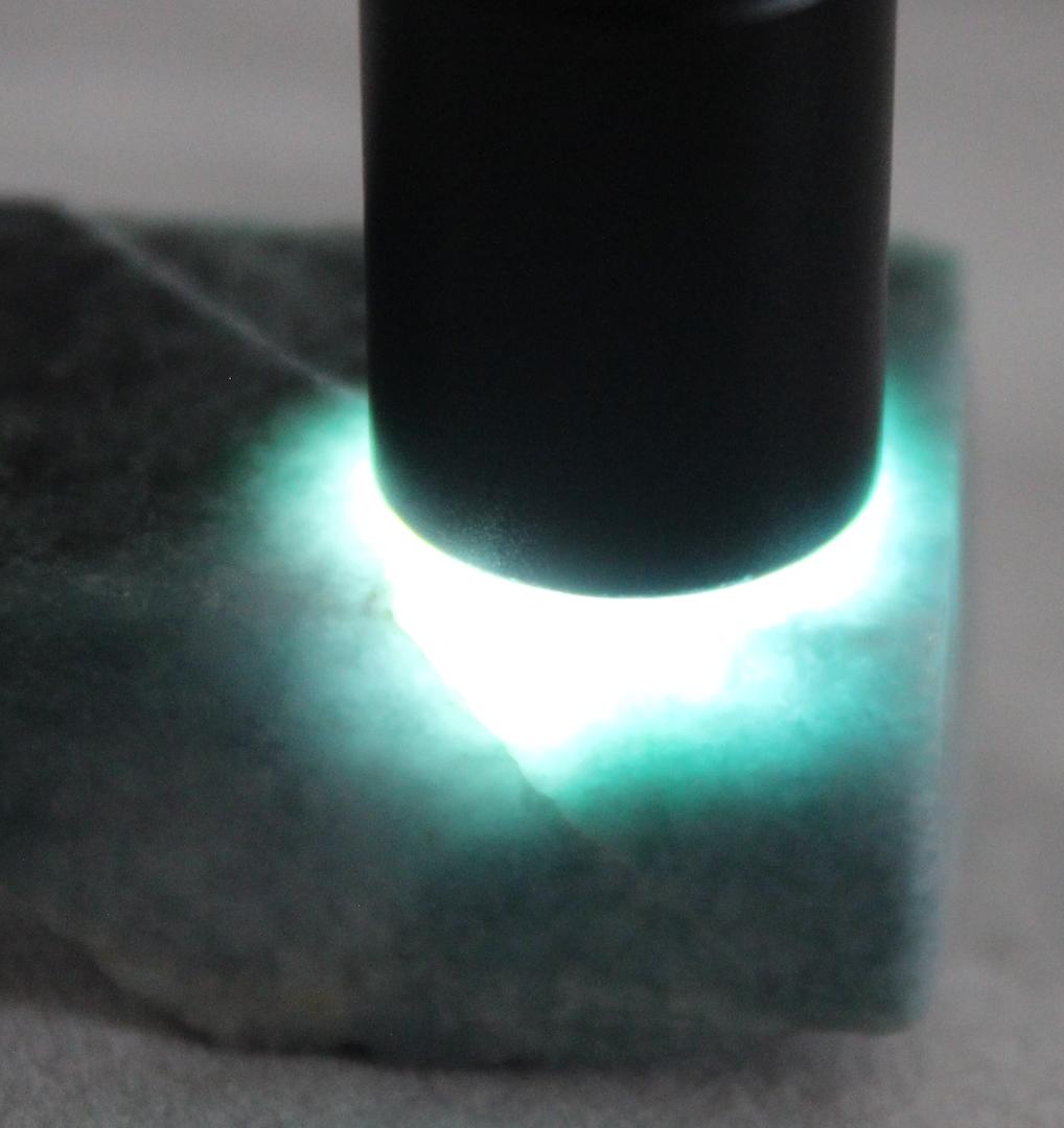 ［ブルーの美翡翠］糸魚川翡翠 青翡翠 原石 47.8g