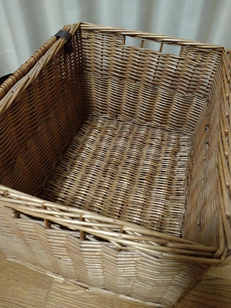 人気】ローラアシュレイ ラタンカゴ かご バスケット 収容 大きいかご