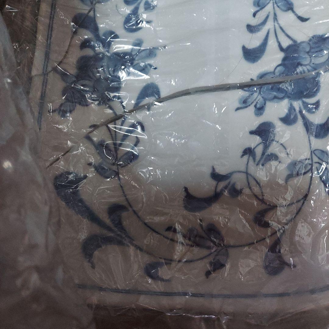 青い花柄の四角形陶器皿