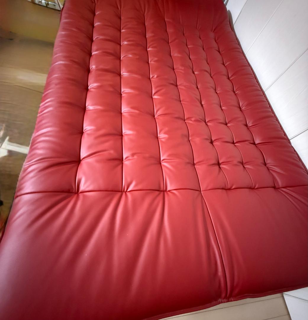 ［美品・送料込み］ニトリ ソファベッド Nシールド 赤