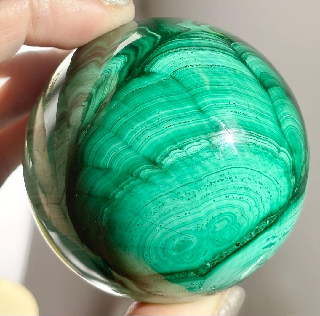 《絹層バンディング・コレクターズピース》　マラカイト　スフィア　丸玉　孔雀石