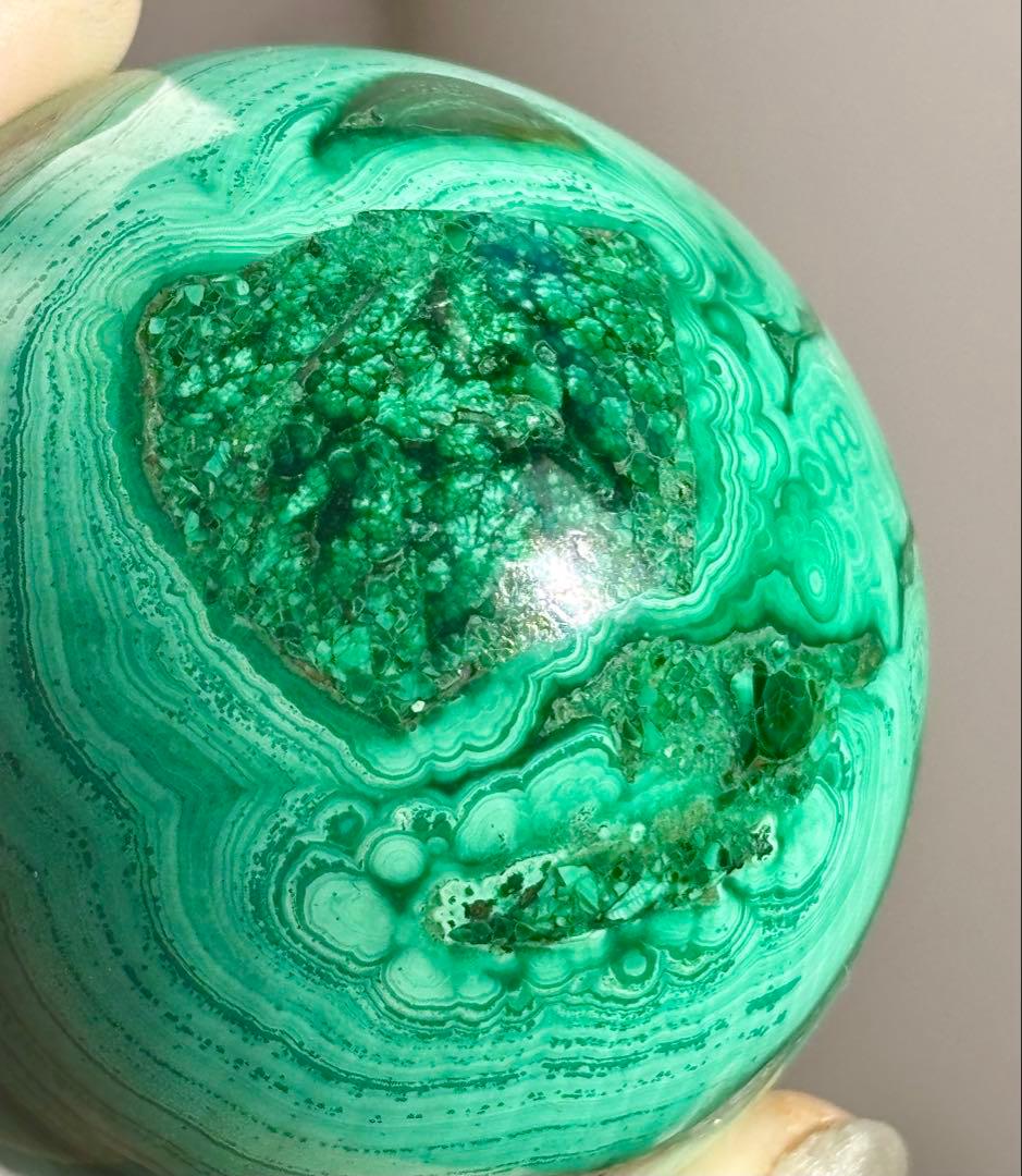 《絹層バンディング・コレクターズピース》　マラカイト　スフィア　丸玉　孔雀石