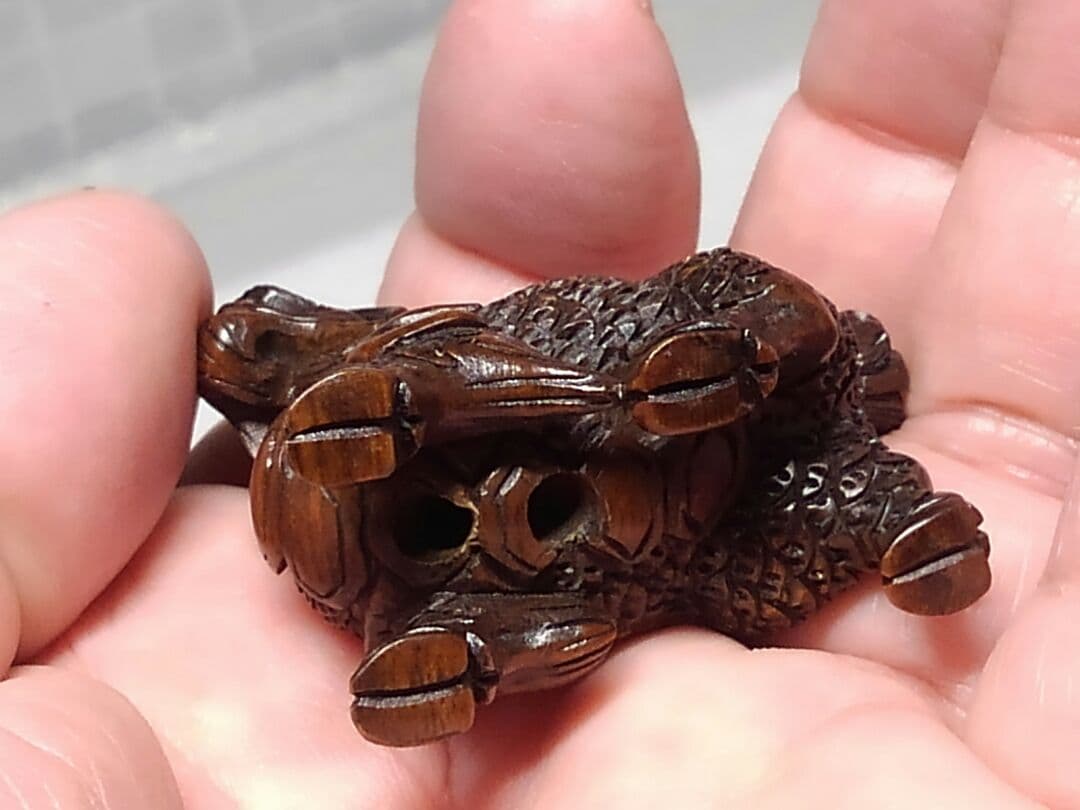 ♥とても古い　根付け　木製　麒麟　在銘　根付　骨董品