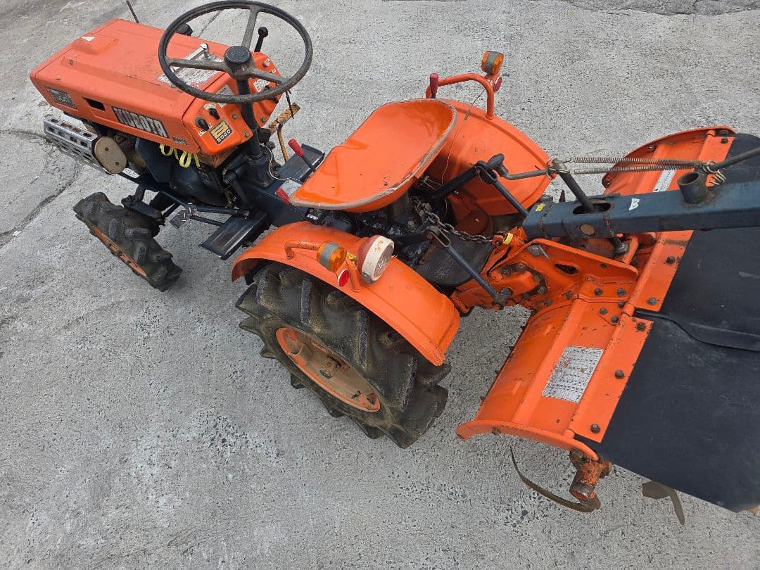 トラクター　クボタB5000　実働　四駆