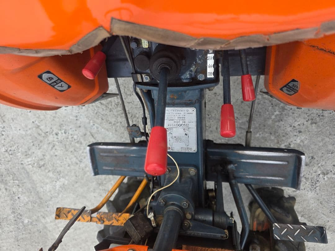 トラクター　クボタB5000　実働　四駆