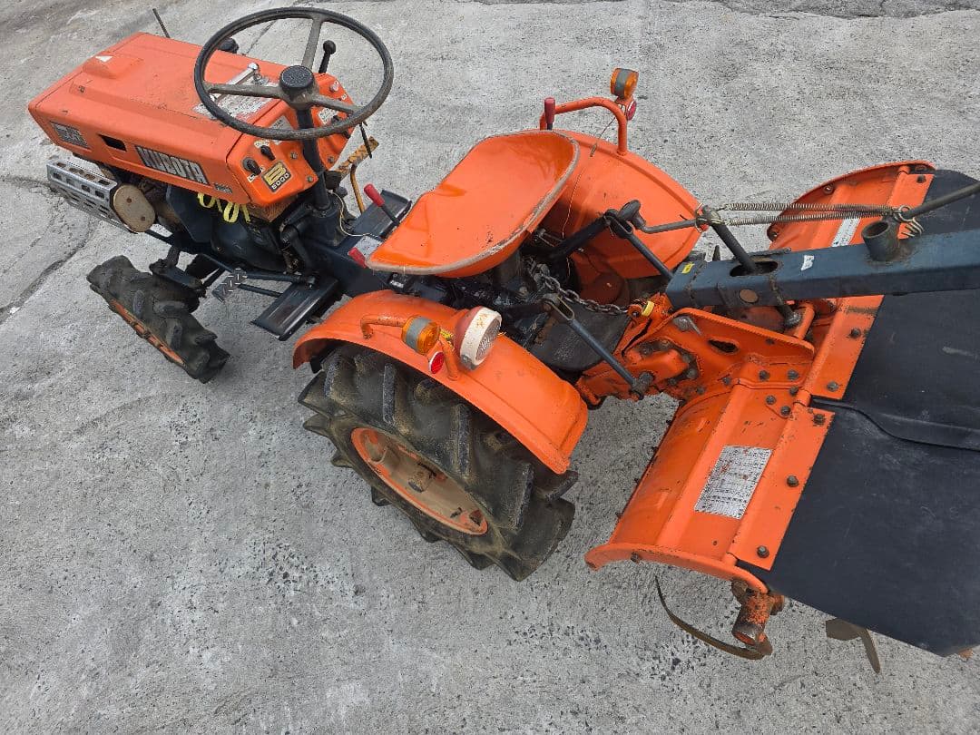 トラクター　クボタB5000　実働　四駆
