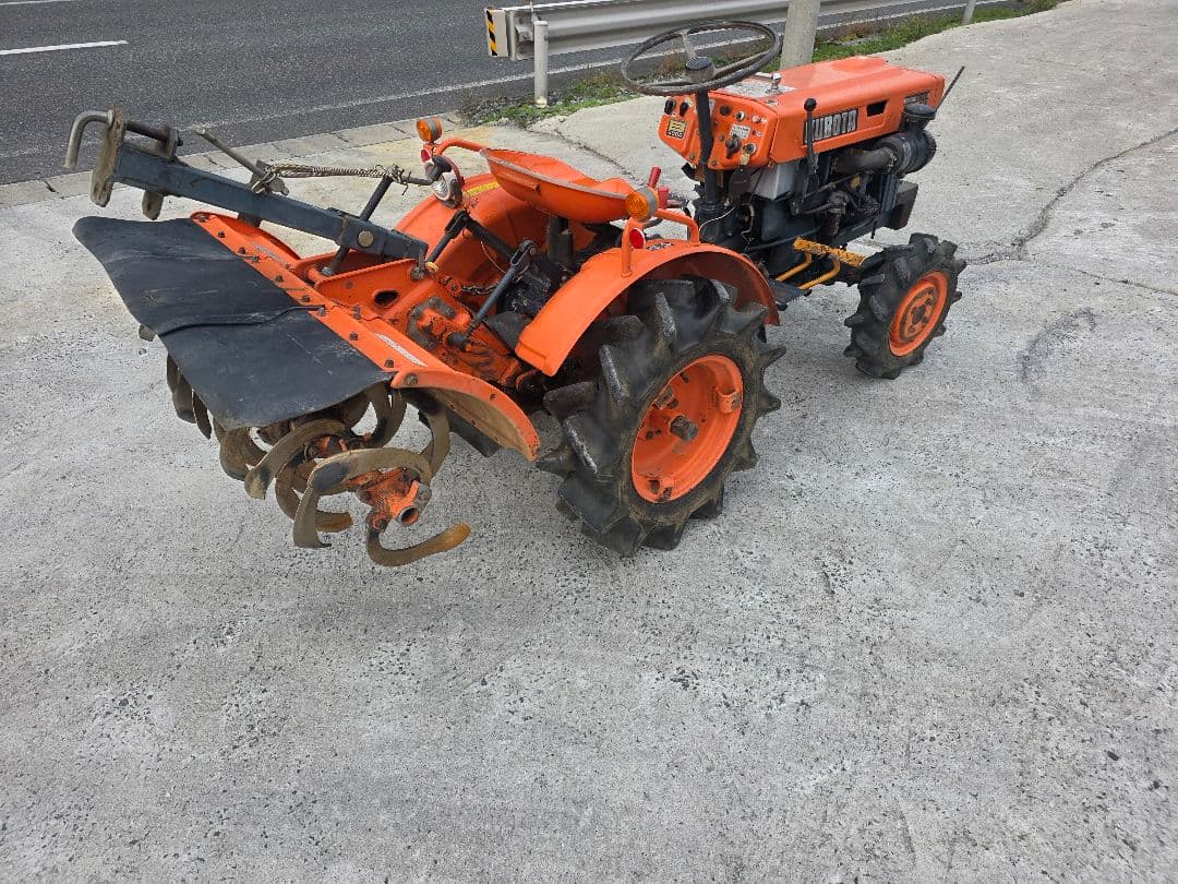 トラクター　クボタB5000　実働　四駆