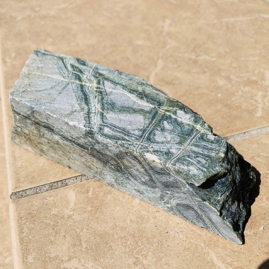 【⭐️超激レア天然石⭐️】緑色 ミャンマー産 翡翠 原石 天然石