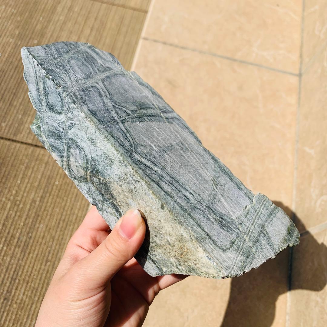 【⭐️超激レア天然石⭐️】緑色 ミャンマー産 翡翠 原石 天然石