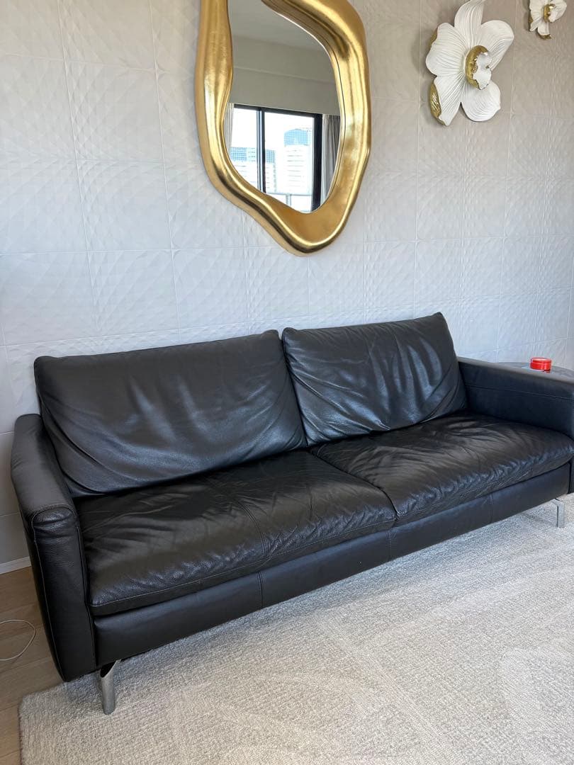 IDC大塚家具の総革張りソファです。 取りに来てくれる方値引きさせていただきます