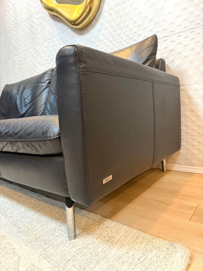 IDC大塚家具の総革張りソファです。 取りに来てくれる方値引きさせていただきます