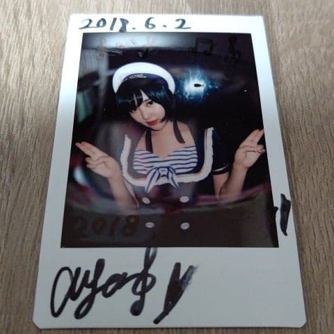 志崎樺音 デビュー前サイン入りチェキ - メルカリ