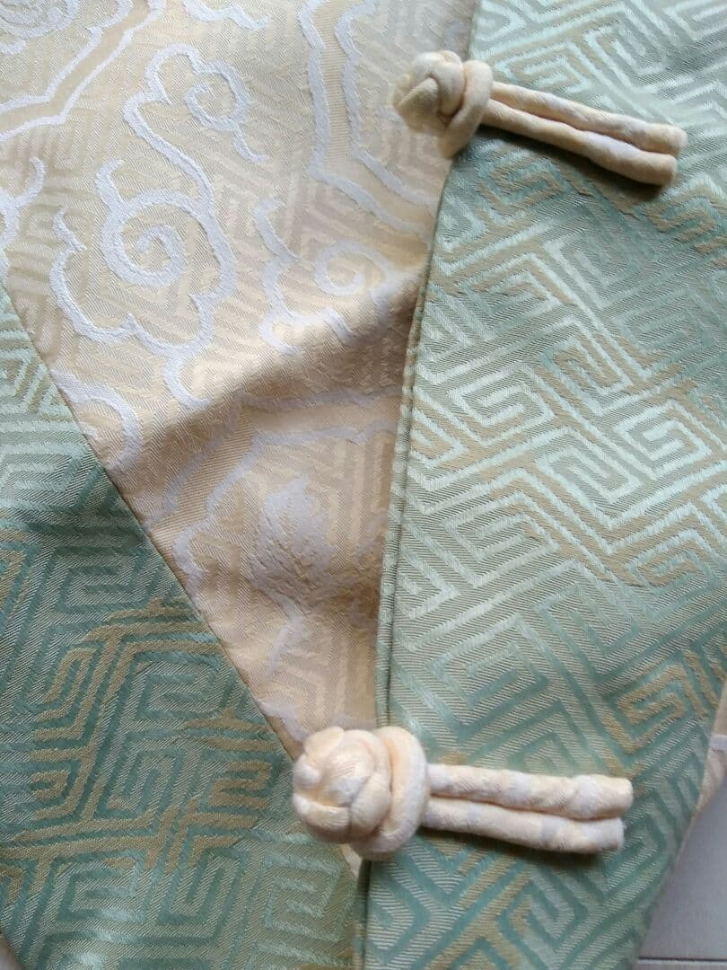 新品 ◆絹のクッションカバー ◆ シノワズリ ◆ Made in vietnam