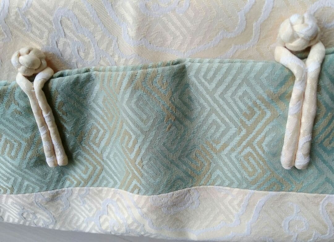 新品 ◆絹のクッションカバー ◆ シノワズリ ◆ Made in vietnam