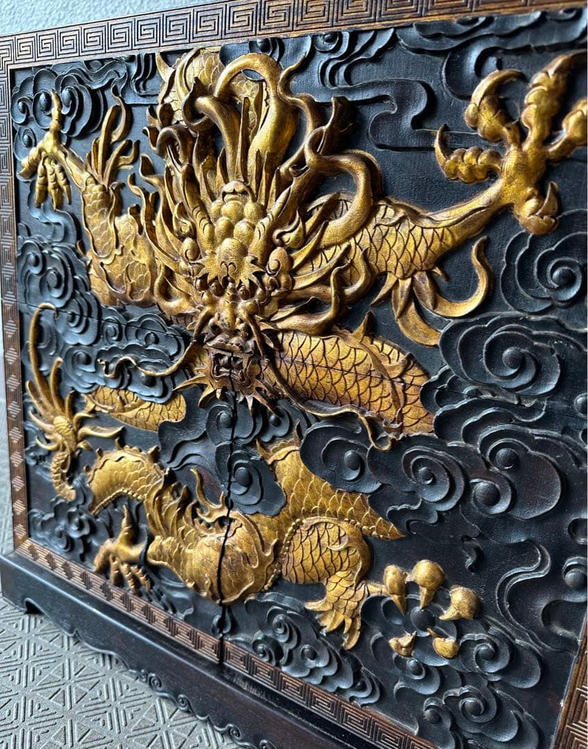 ☆黄金龍の豪華彫刻が美しい木製飾り棚☆ヴィンテージ家具 骨董
