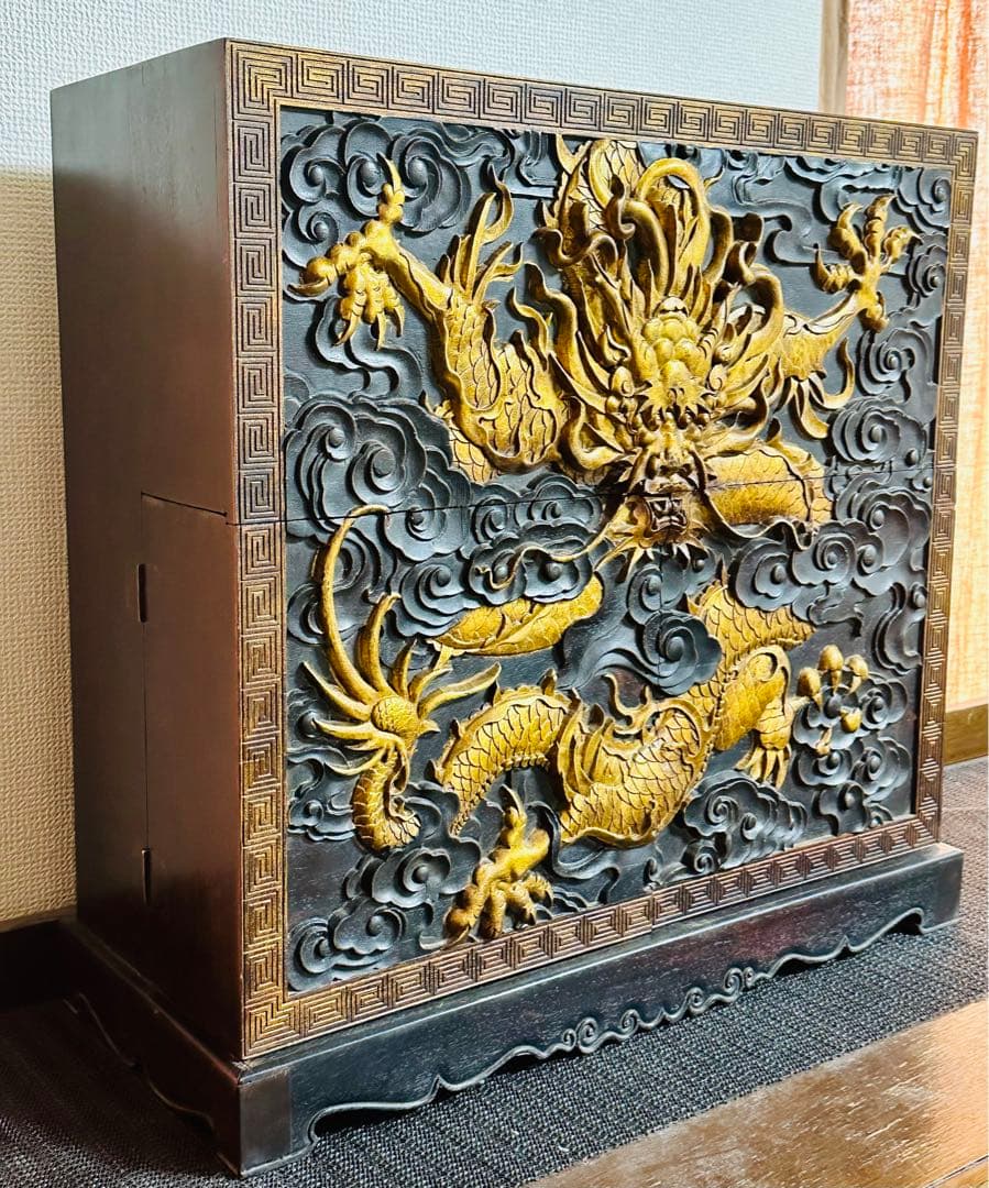 ☆黄金龍の豪華彫刻が美しい木製飾り棚☆ヴィンテージ家具 骨董