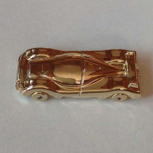 フエラムネ ゴールデンコーラ限定 金のスポーツカー 金のレーシング