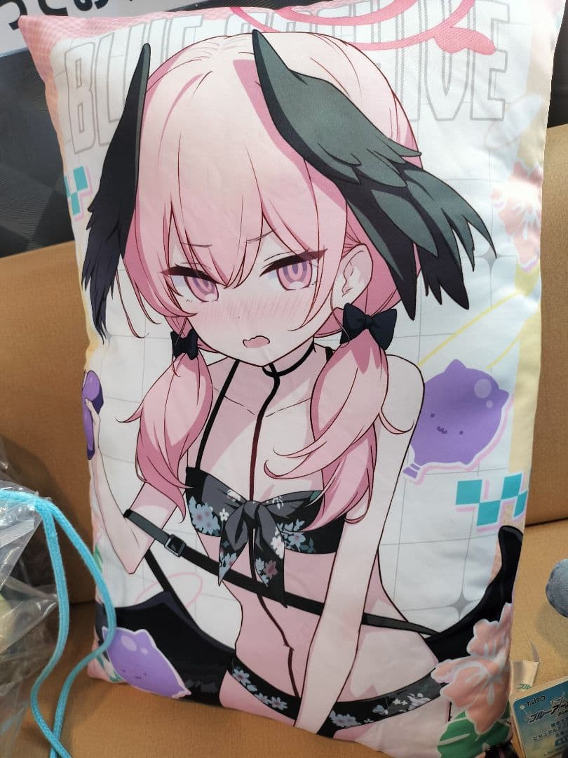 ブルーアーカイブ ビジュアルアートクッション水着ver.3種 - メルカリ