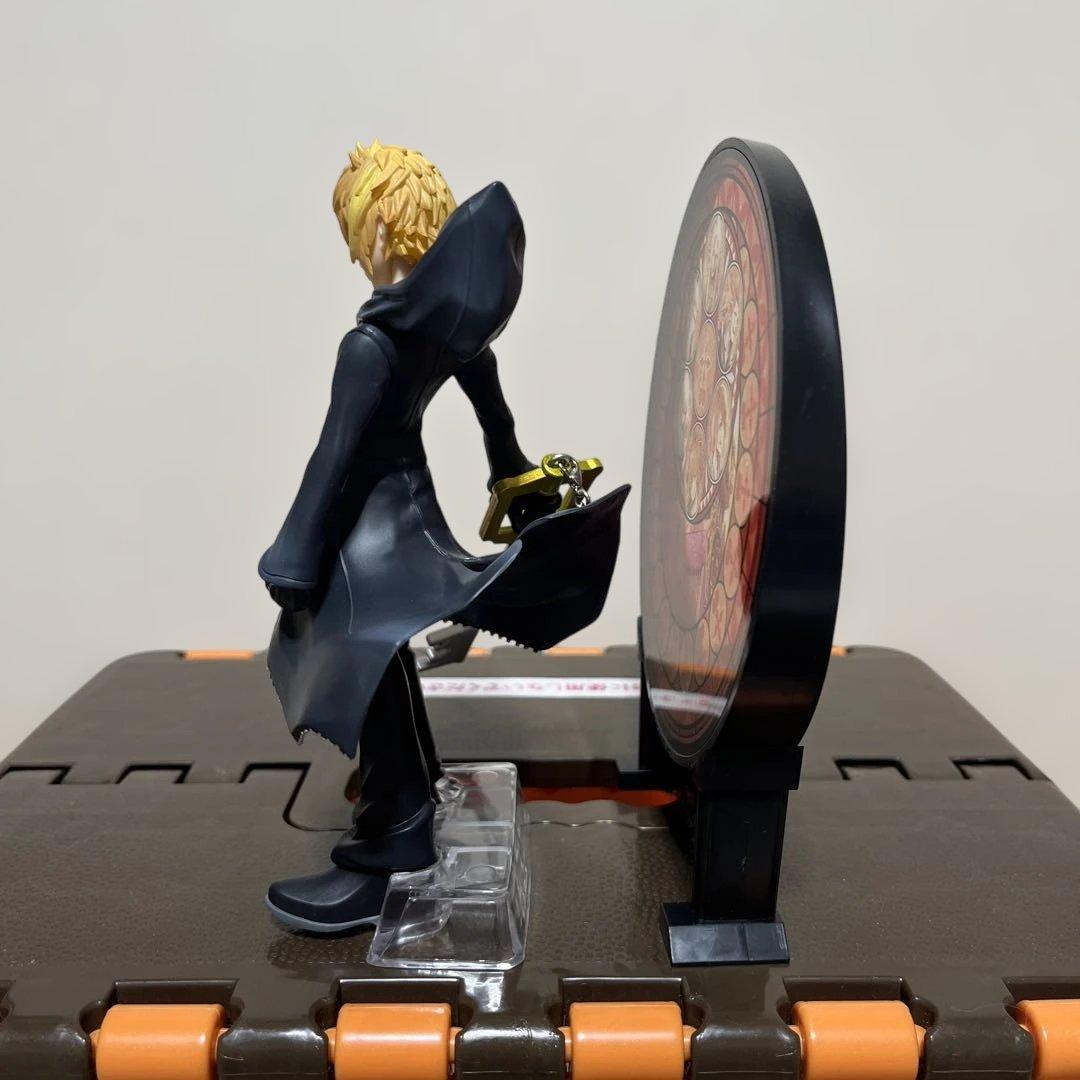 ほぼ新品/BANDAI KINGDOM HEARTS ロクサス フィギュア