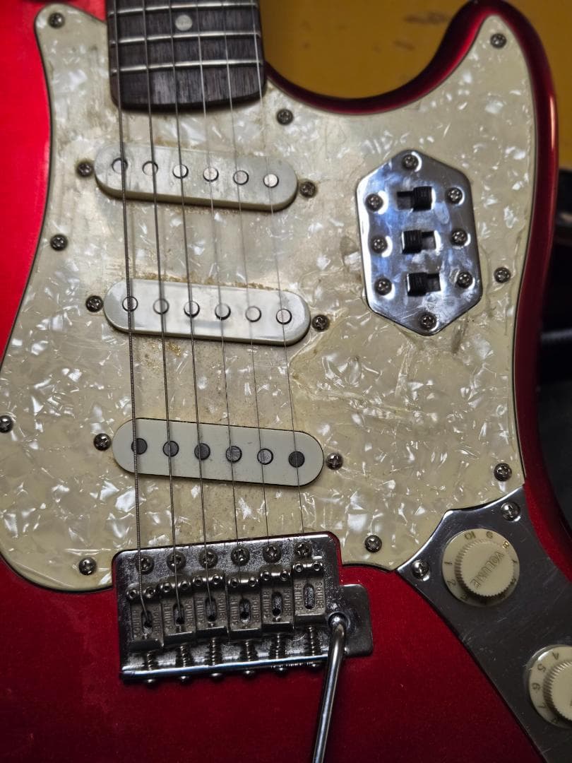 スクワイヤーサイクロン レッド 3ピックアップ - メルカリ