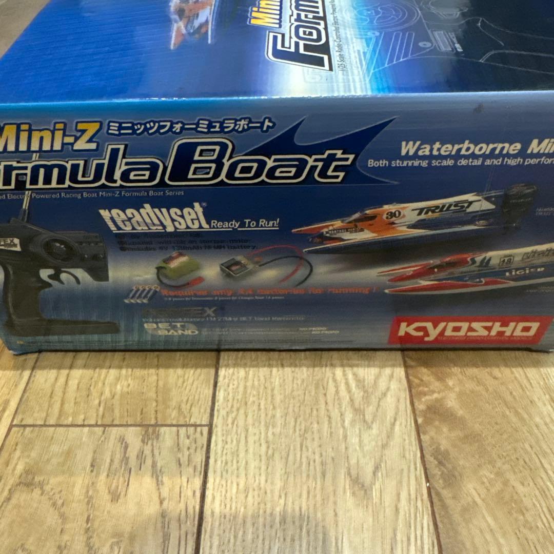 京商　ミニッツフォーミュラボート 船体、トレーラーセット