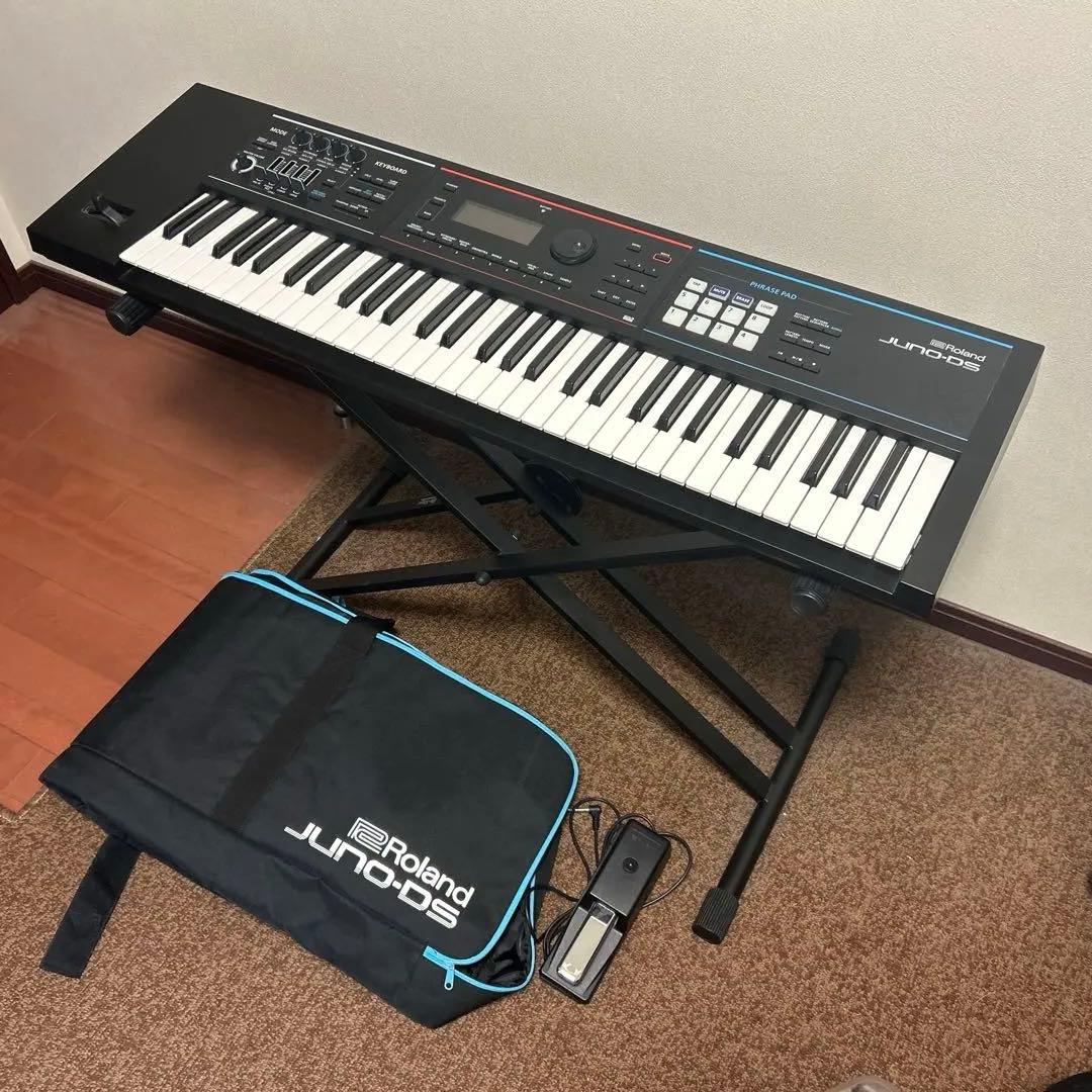 Roland JUNO-DS61 スタンド、ケース、ペダル付き