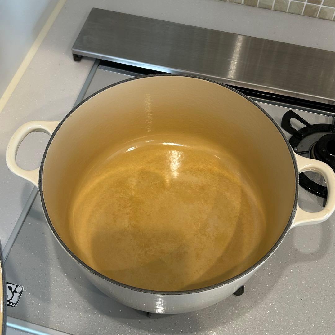 ルクルーゼ 鍋 ココットロンド 24センチ デューン (廃盤色) - メルカリ