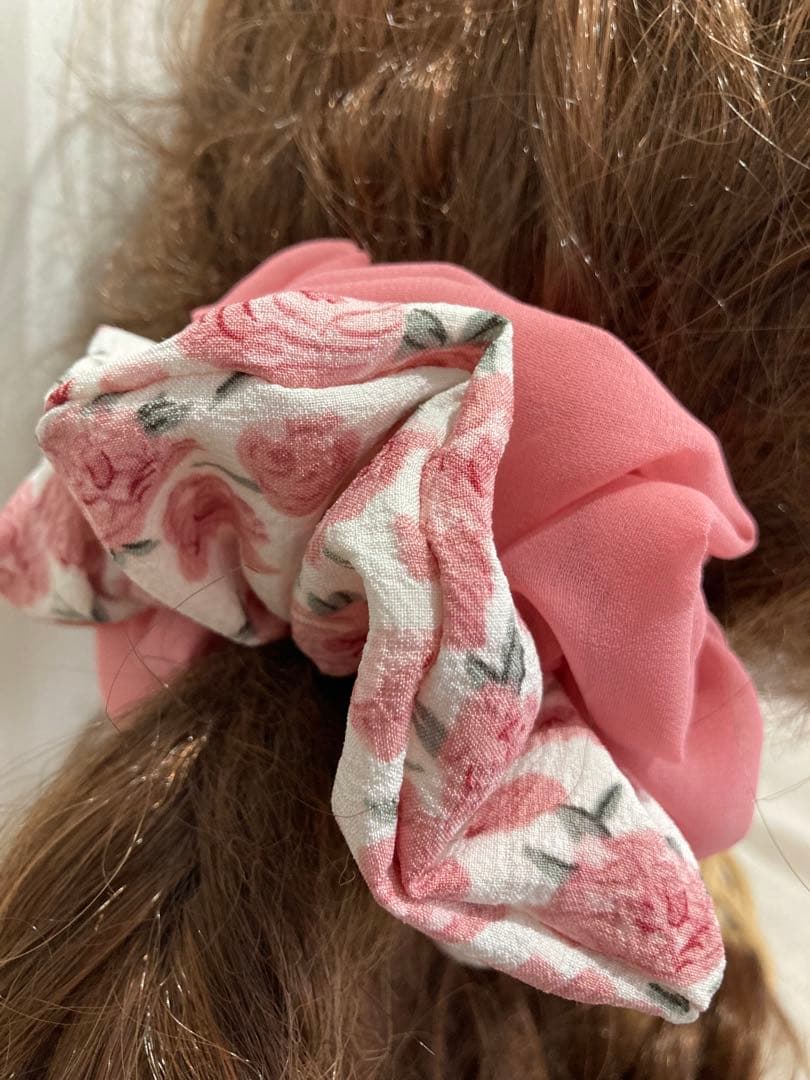 ハンドメイドシュシュM-4216♡薔薇柄×ストロベリージョーゼット