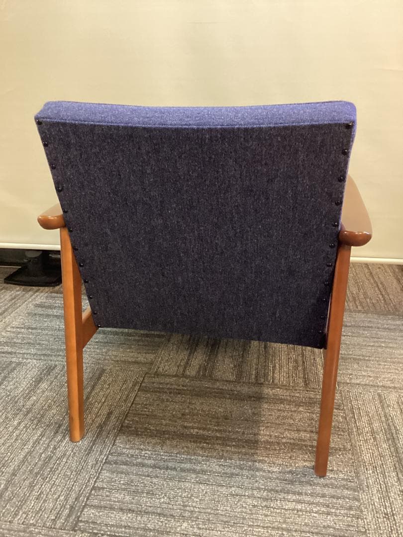 １脚のみ　カリモク６０　Kチェア　タープブルー　１シーター