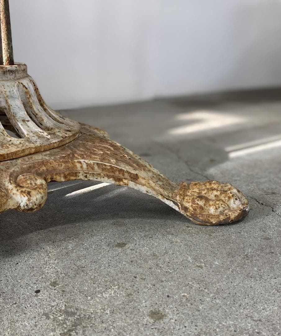 フランス アンティーク Cast Iron Round Bistro Table