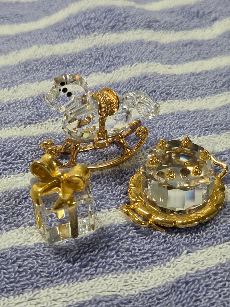 スワロフスキー　木馬・ケーキ・プレゼント　置物　クリスマス