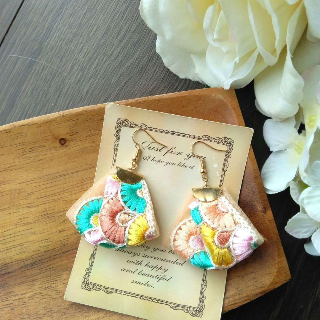 アジアン　カラフル　ピアス　イヤリング　ネイティブ　チロリアンテープ　刺繍リボン