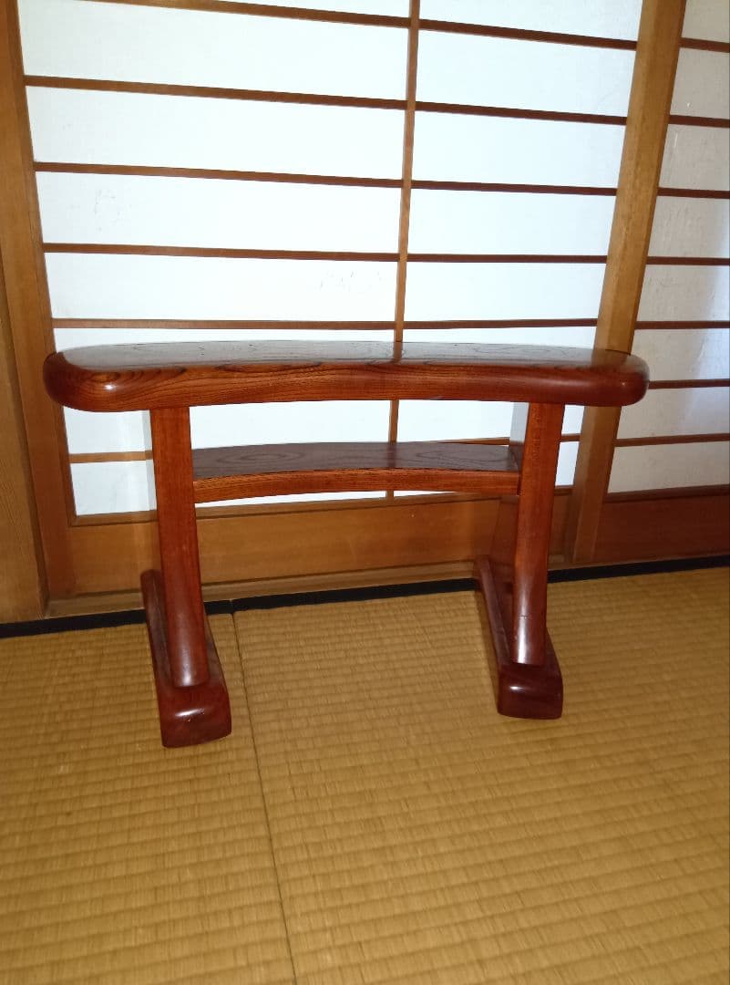 欅　無垢　漆塗りのひじかけ