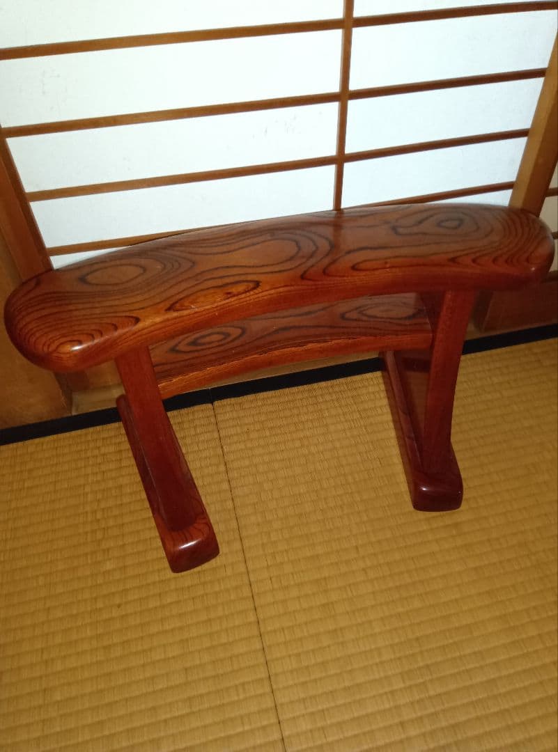 欅　無垢　漆塗りのひじかけ