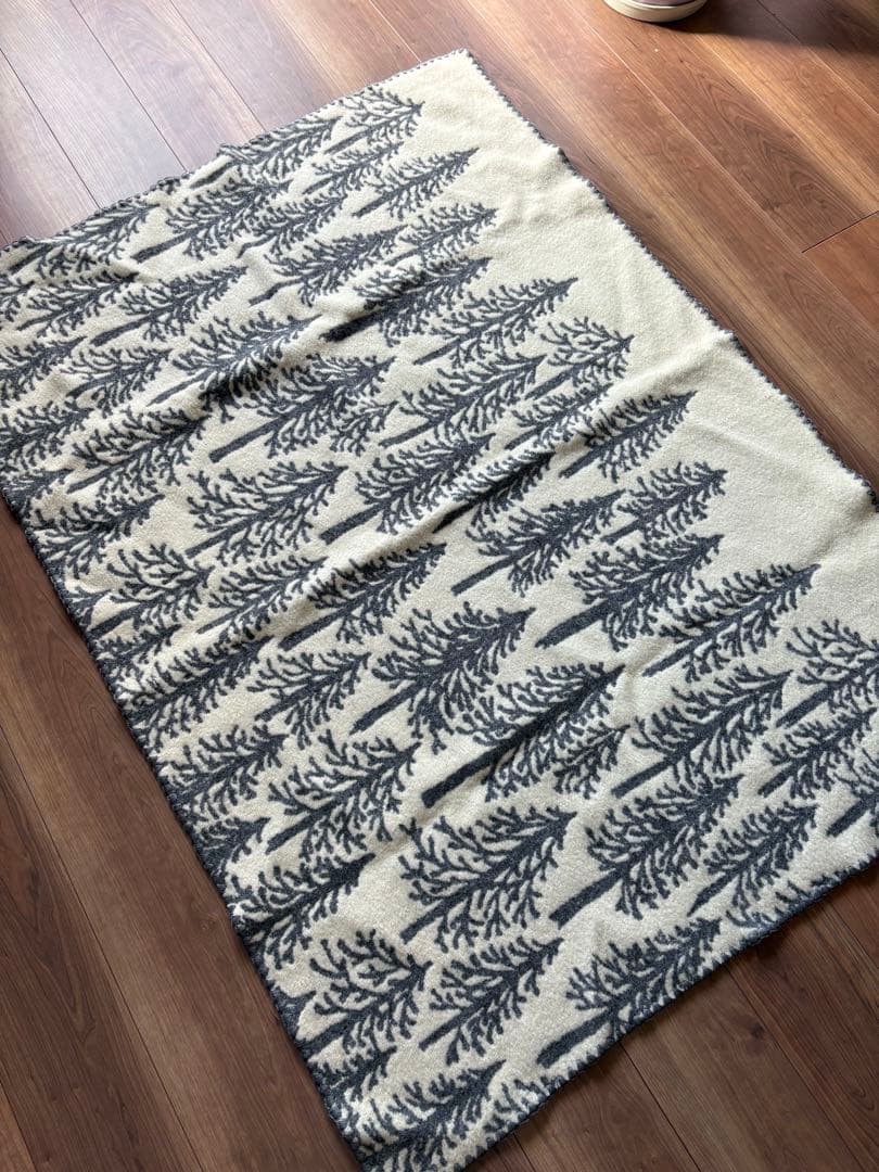 ミナペルホネン eメッツァ モミの木ブランケット 貴重 新品、未使用