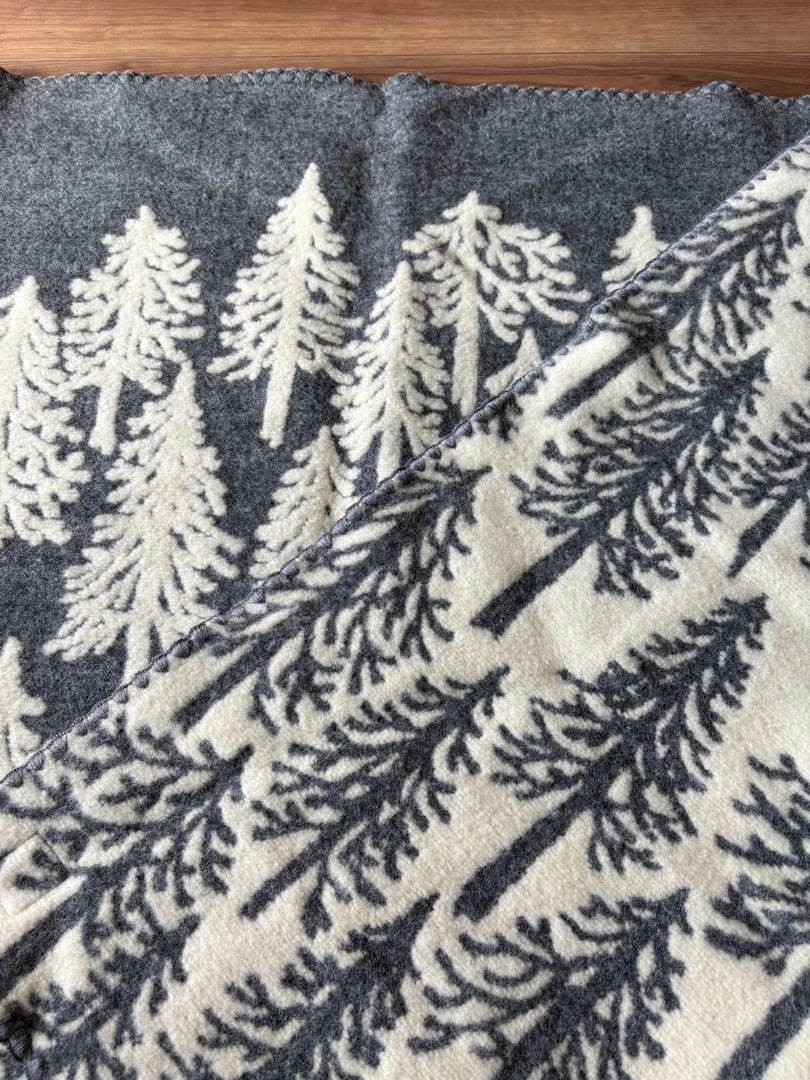 ミナペルホネン eメッツァ モミの木ブランケット 貴重 新品、未使用