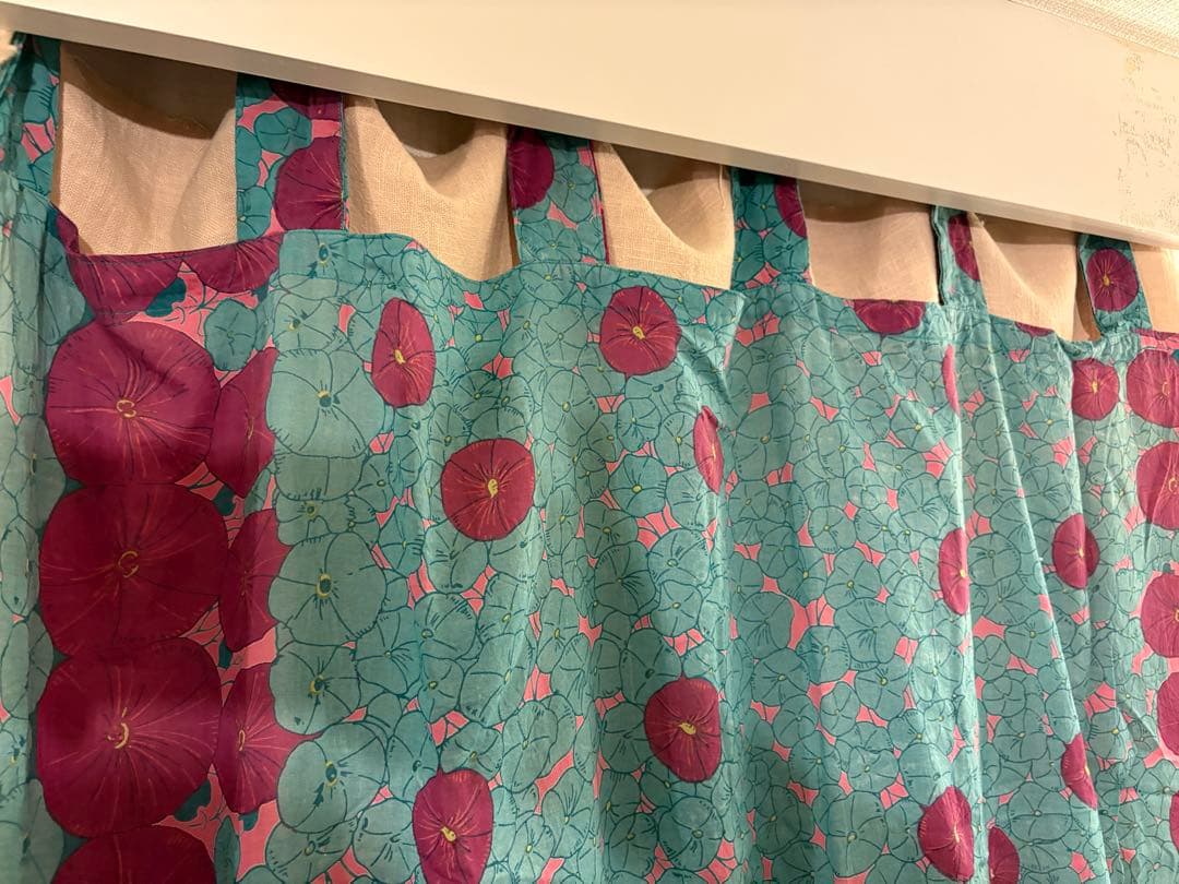 Les touristes カーテン