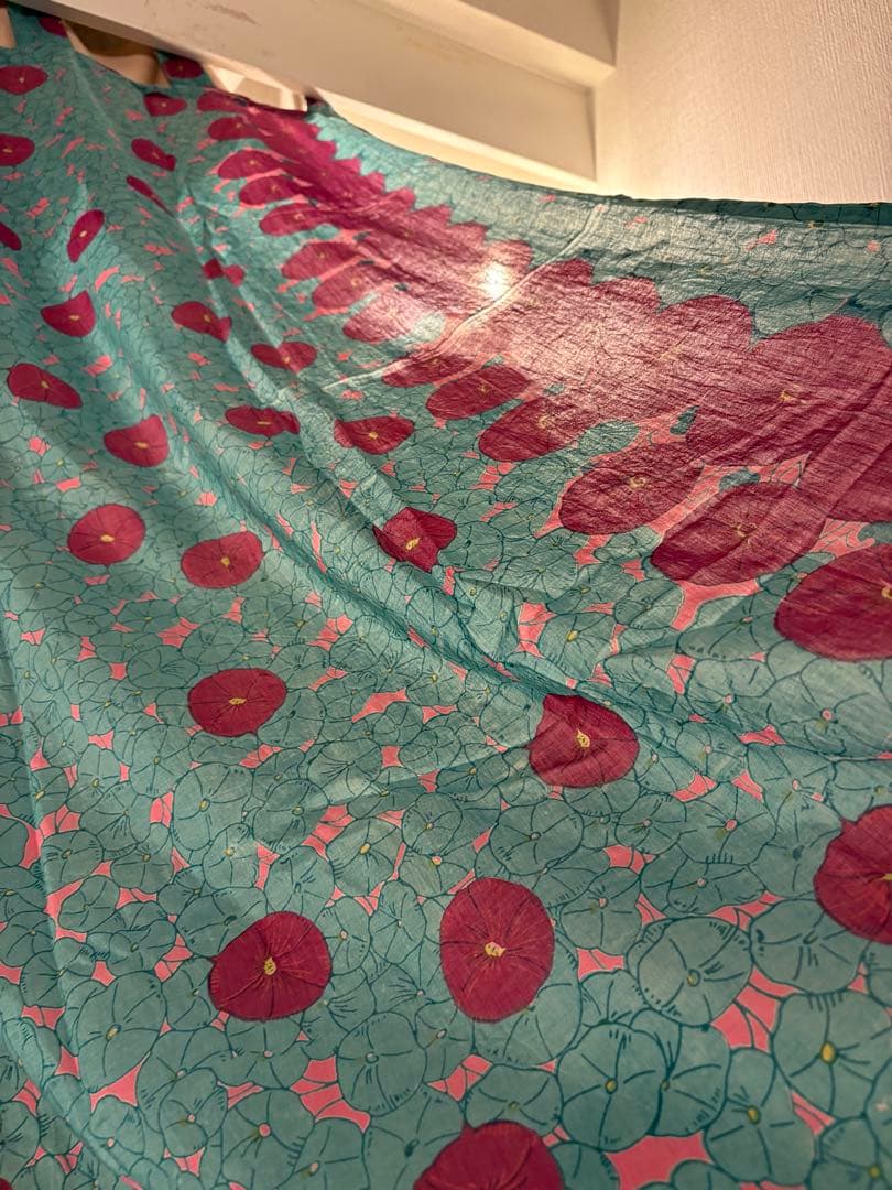 Les touristes カーテン