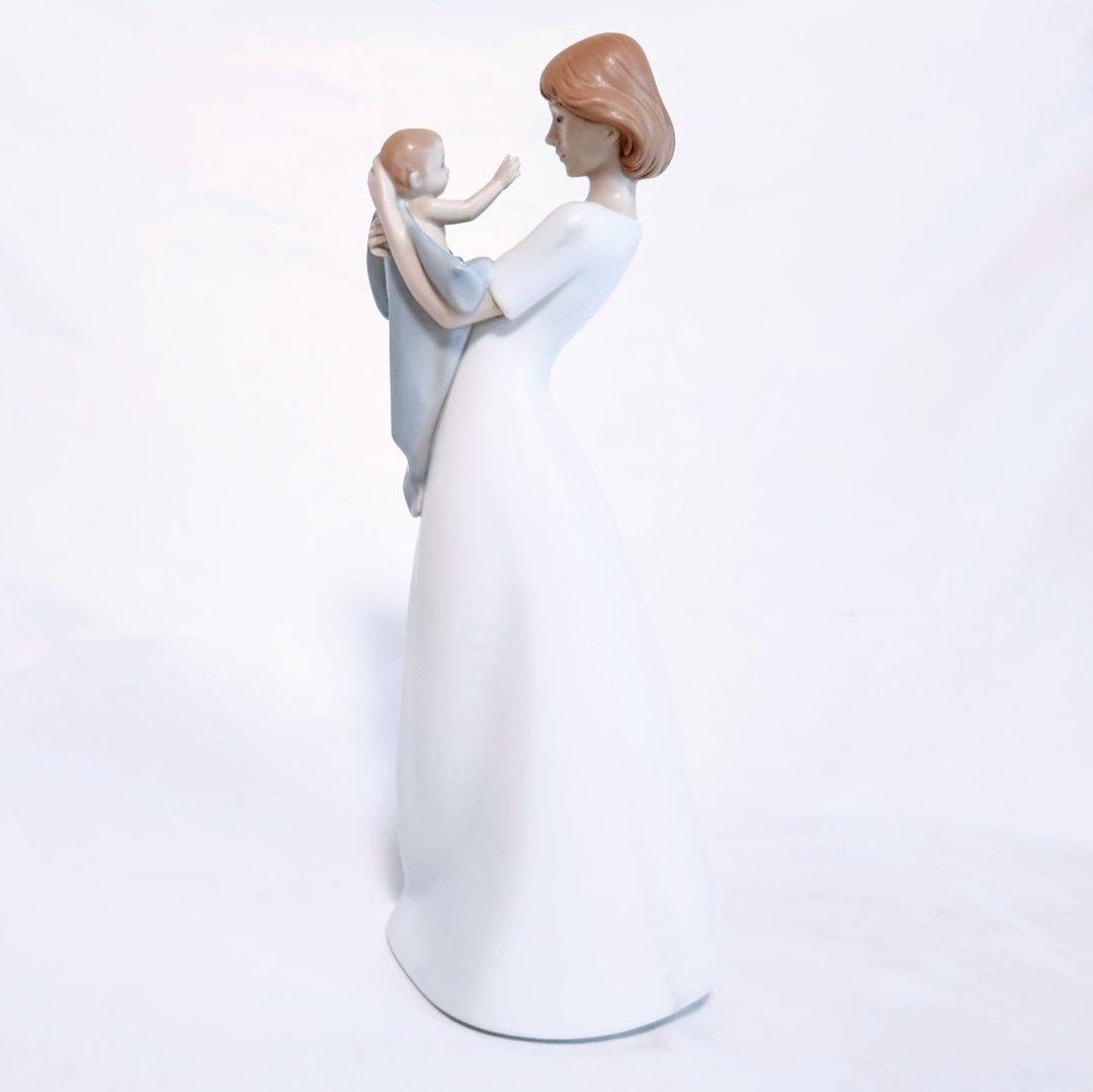 リヤドロ【専用箱付・美品】フィギュリン《かけがえのない宝物》No.8294　置物