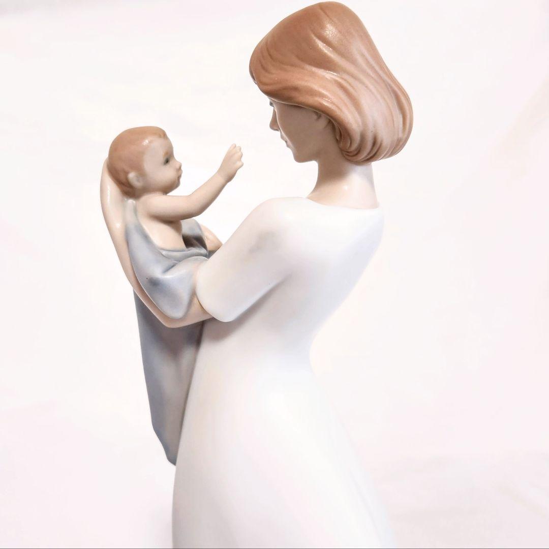 リヤドロ【専用箱付・美品】フィギュリン《かけがえのない宝物》No.8294　置物