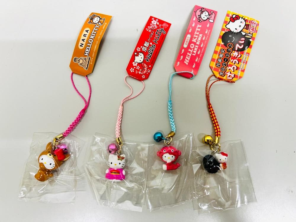 ◆サンリオ HELLO KITTY ご当地 ストラップ 29個セット　08272