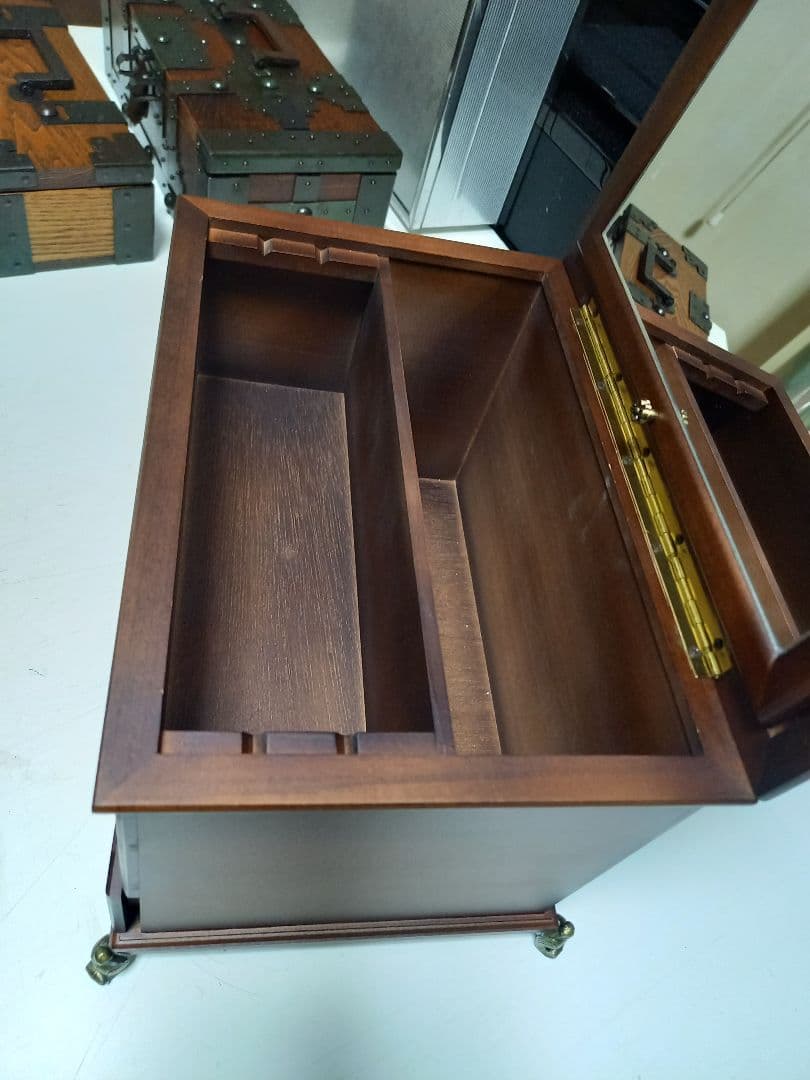 クラシック　ジュエリー　メイク　ウッド　ボックス　真鍮　脚付　金具　化粧　木箱