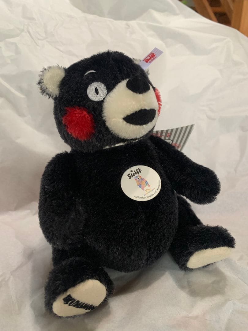 “くまモン”のテディベア「シュタイフ×くまモン 10周年モデル」