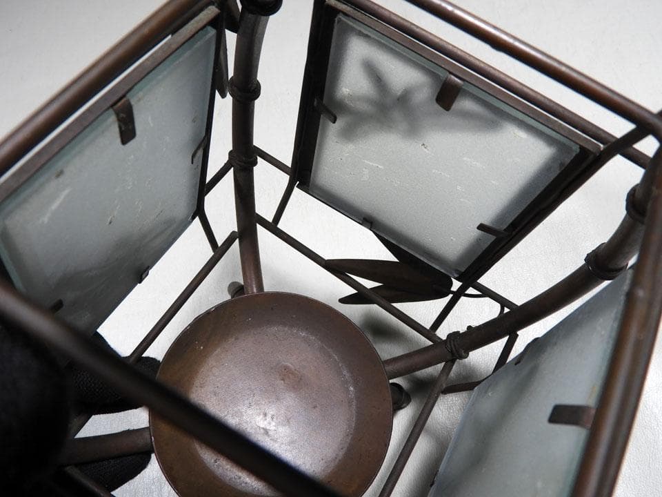 ●現代作 和物 銅製 行燈 蜻蛉 笹透かし紋 四面磨硝子 金工 重さ986ｇ